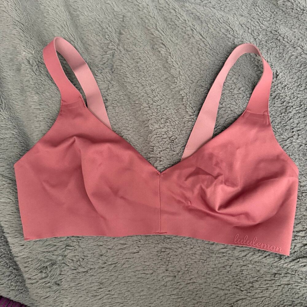 Lululemon bra 32C has some damage to hooks but still works lightweight pink